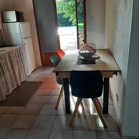 Apartment A La Campagne Avec Piscine Biziat