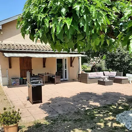 Apartment A La Campagne Avec Piscine